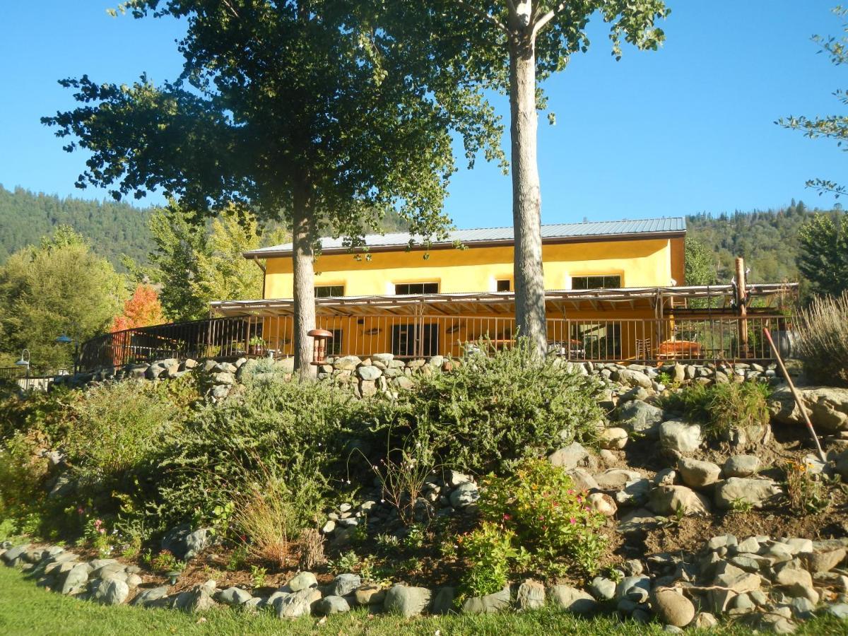 Strawhouse Resorts Big Bar Exterior photo